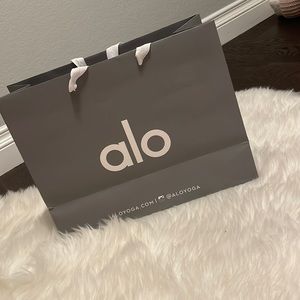 Alo shopping bag